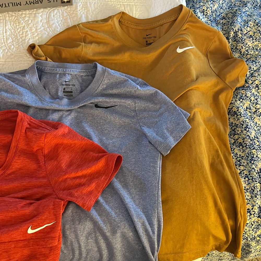 4 Nike Tees THE NIKE TEES Womens Small Dri-Fit